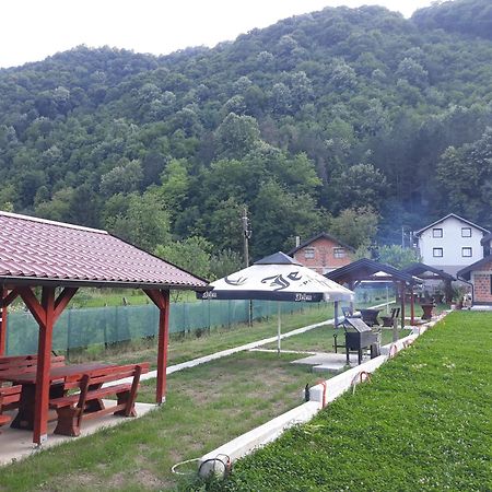 Hostel Topic バニャ・ルカ エクステリア 写真