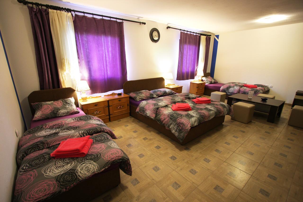 Hostel Topic バニャ・ルカ エクステリア 写真