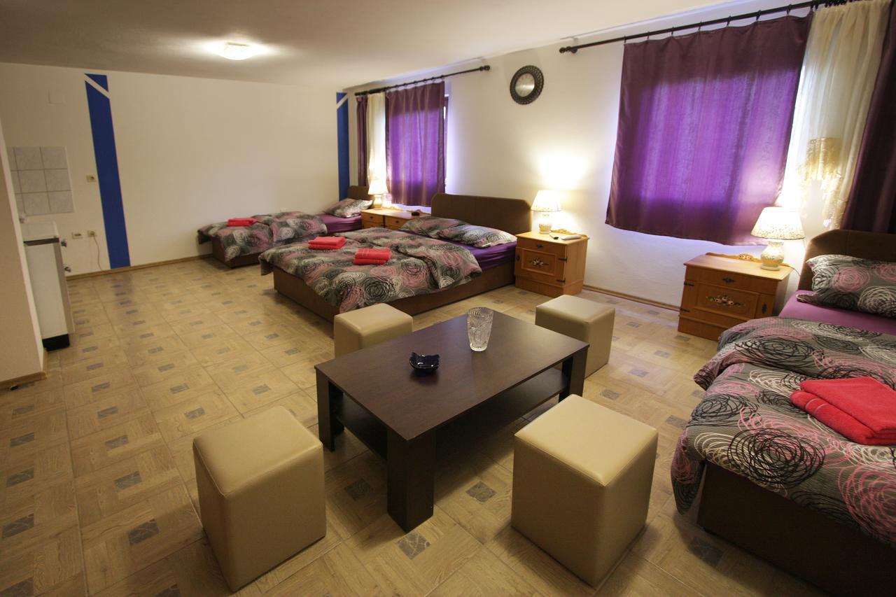 Hostel Topic バニャ・ルカ エクステリア 写真