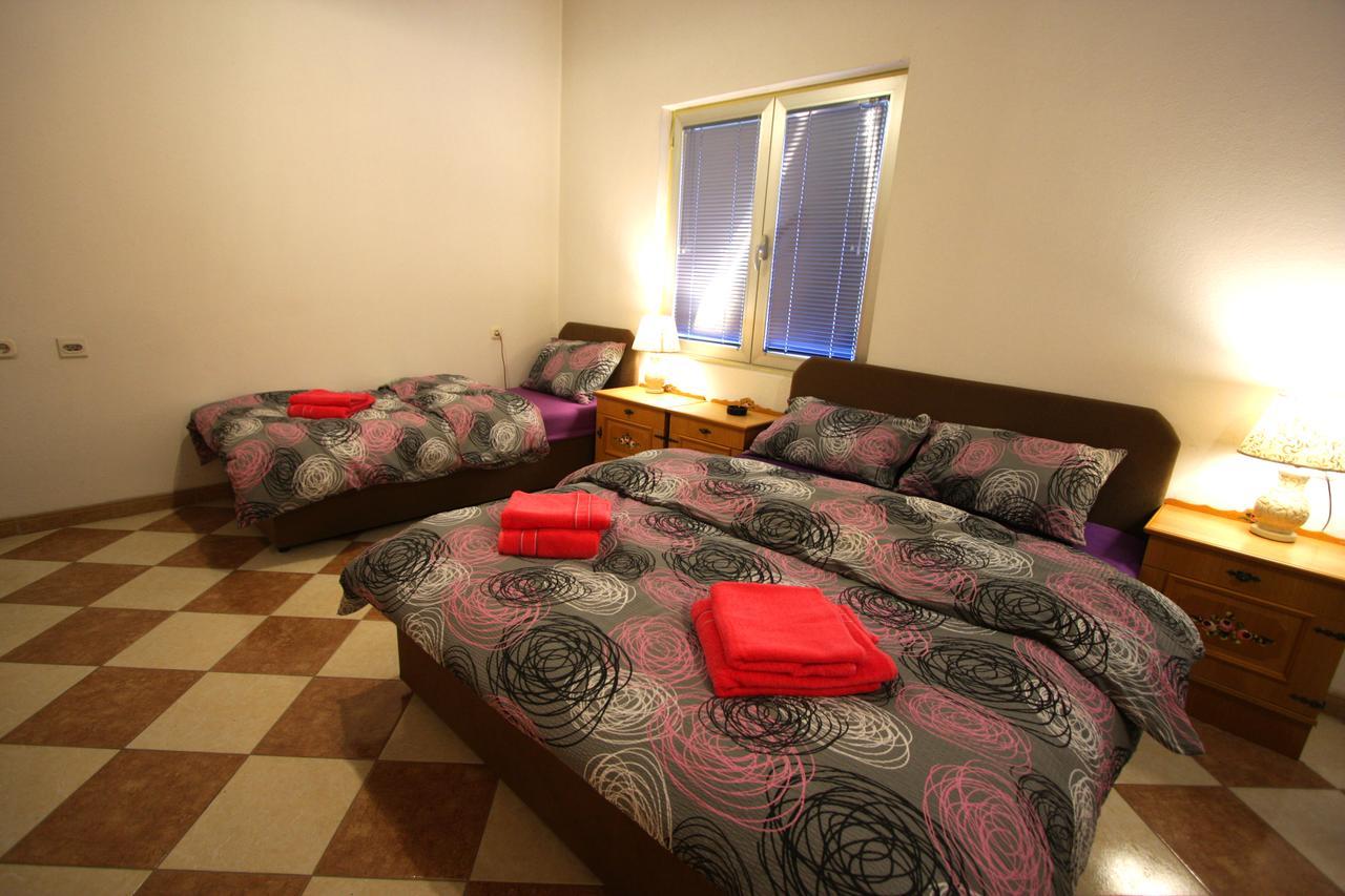 Hostel Topic バニャ・ルカ エクステリア 写真